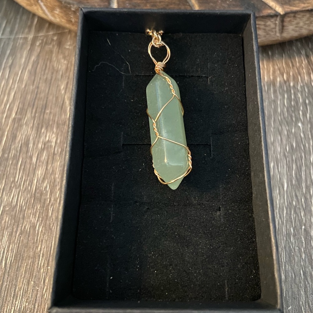 Elegant Green Aventurine Crystal Pendant Necklace